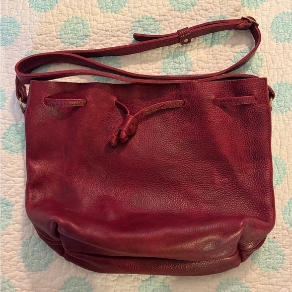 PENDLETON LEATHER GOODS ** Deep Red** Leather Crossbody Bucket Purse - Picture 3 of 9